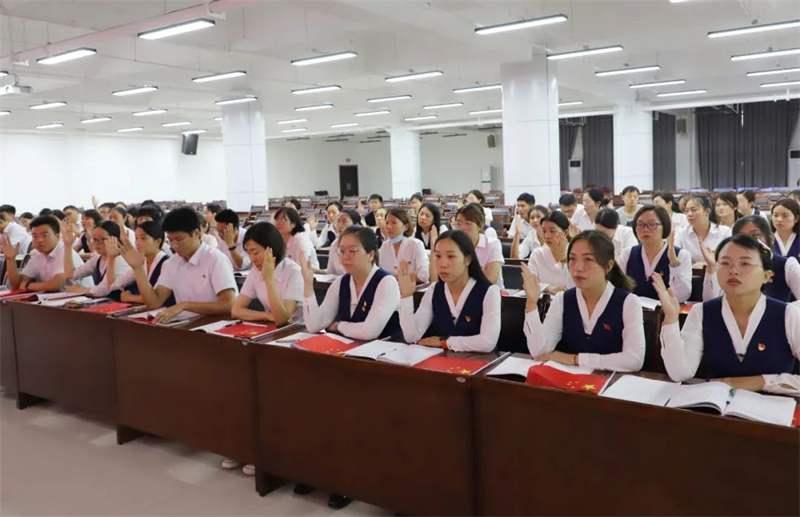 洛阳华洋学校举行庆祝建党101周年暨表彰大会